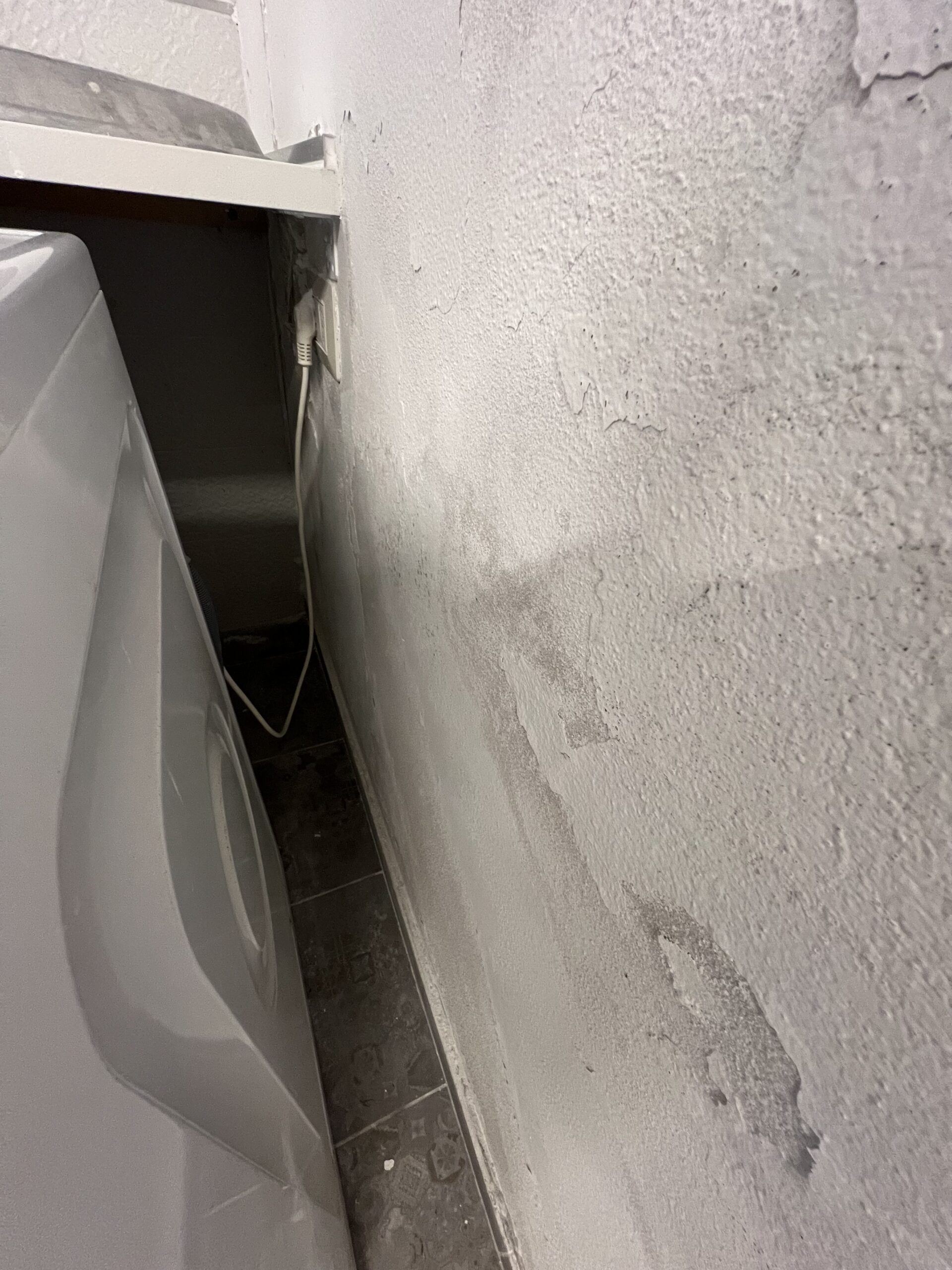 Infiltrazione angolo parete condominio Milano — Gama Milano